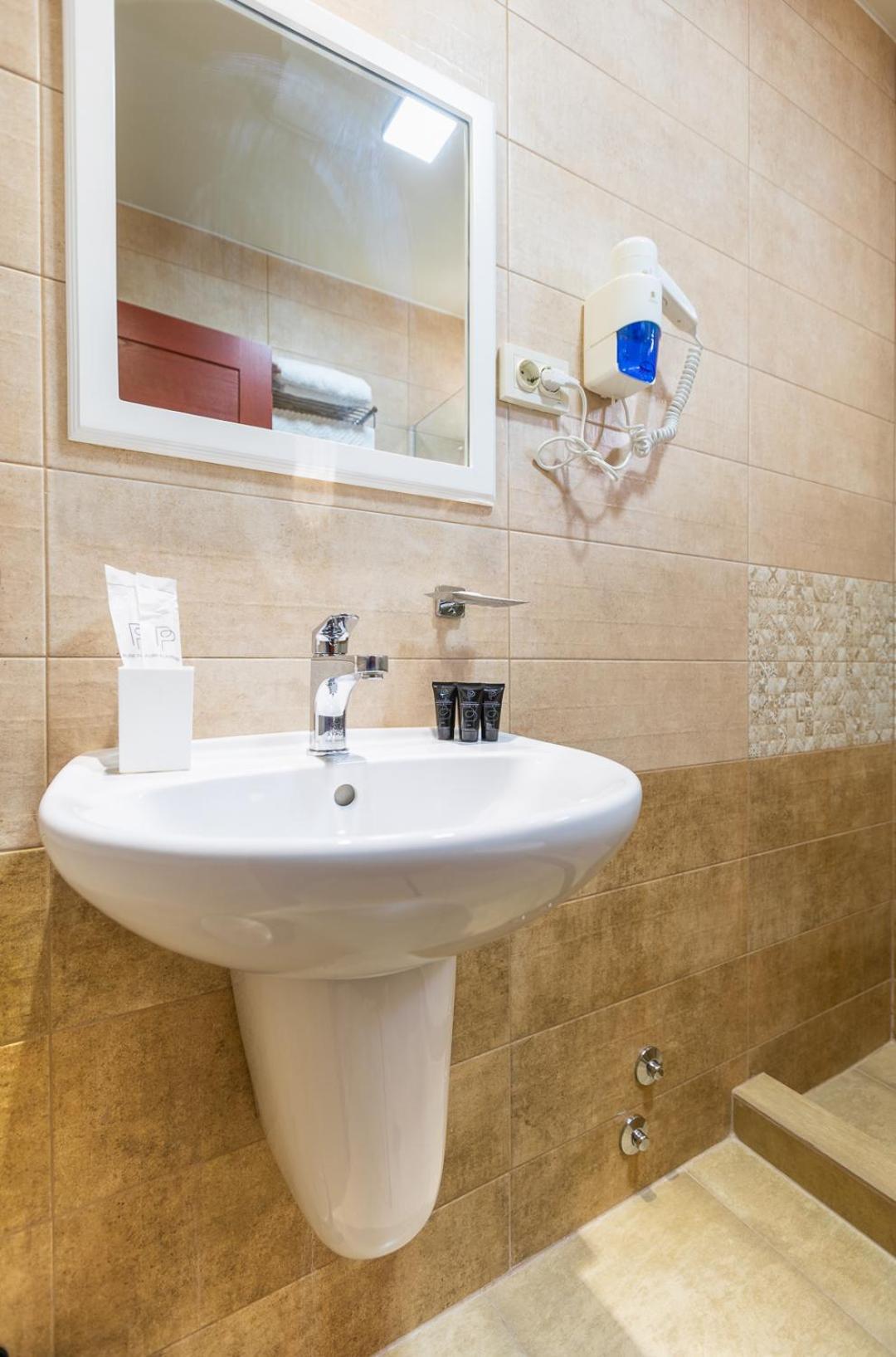 מסטיה Hotel Gold Tower מראה חיצוני תמונה